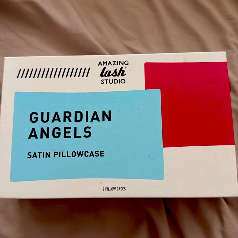 Amazing Lash Red Silk Pillowcases (2)